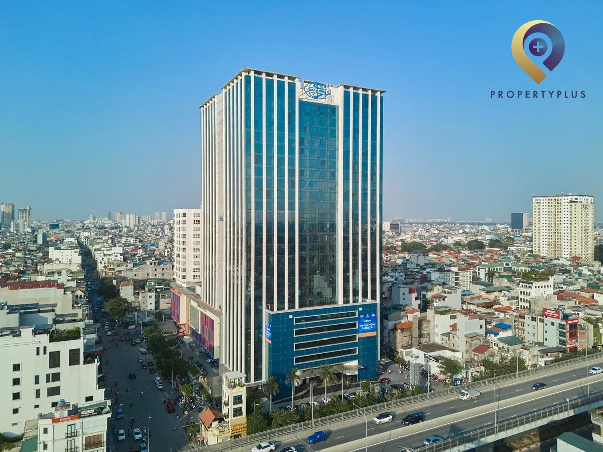 Tòa nhà Vinaconex Diamond (TTTM Chợ Mơ) nhìn từ góc nghiêng trên cao.